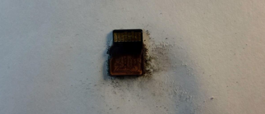 如何訪問NAND內(nèi)存芯片并從中讀取數(shù)據(jù)