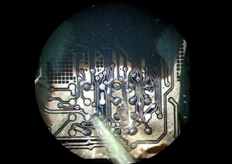 如何訪問NAND內(nèi)存芯片并從中讀取數(shù)據(jù)