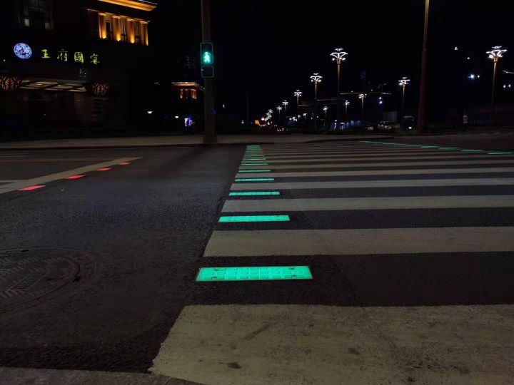 智慧斑馬線-效果 智慧斑馬線-效果