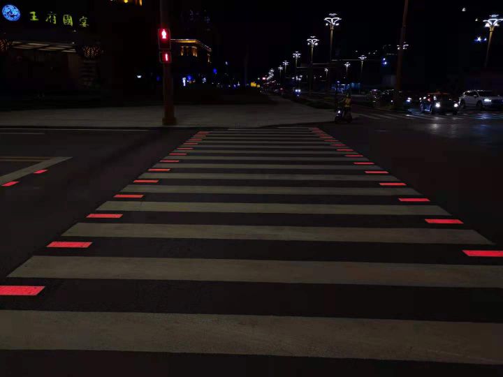 智慧斑馬線-效果 智慧斑馬線-效果