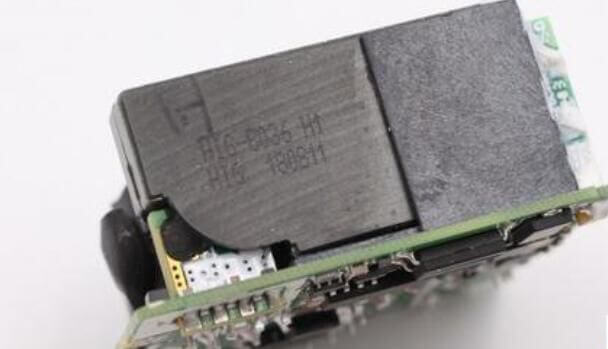 華為40W超級快充充電頭內(nèi)部結(jié)構(gòu)拆解圖